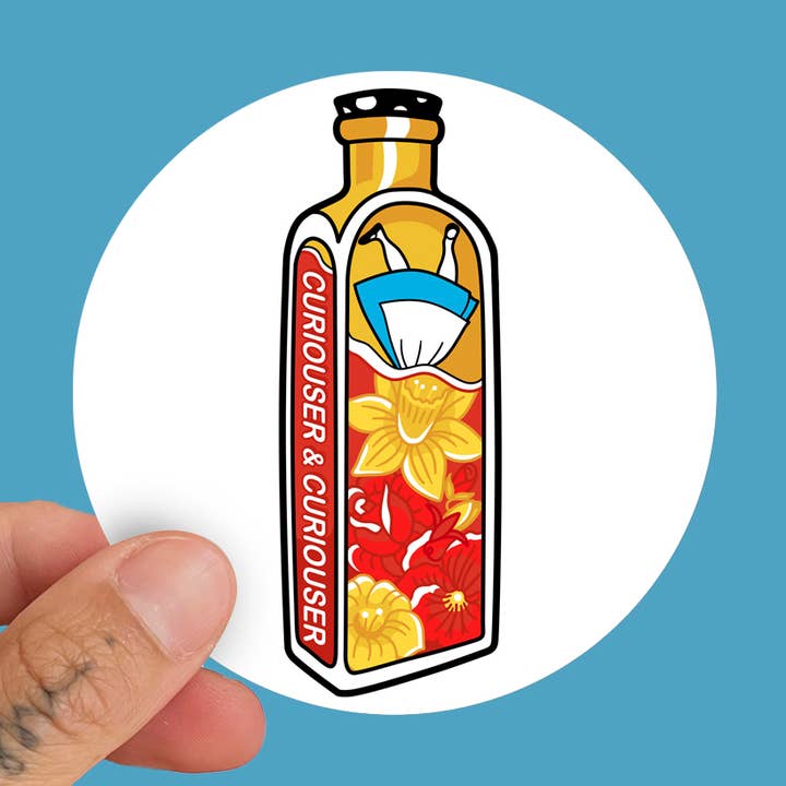 Adesivo rotondo in vinile Curiouser And Curiouser per la vendita all'ingrosso da parte di La Barbuda - No U.S. custom fees