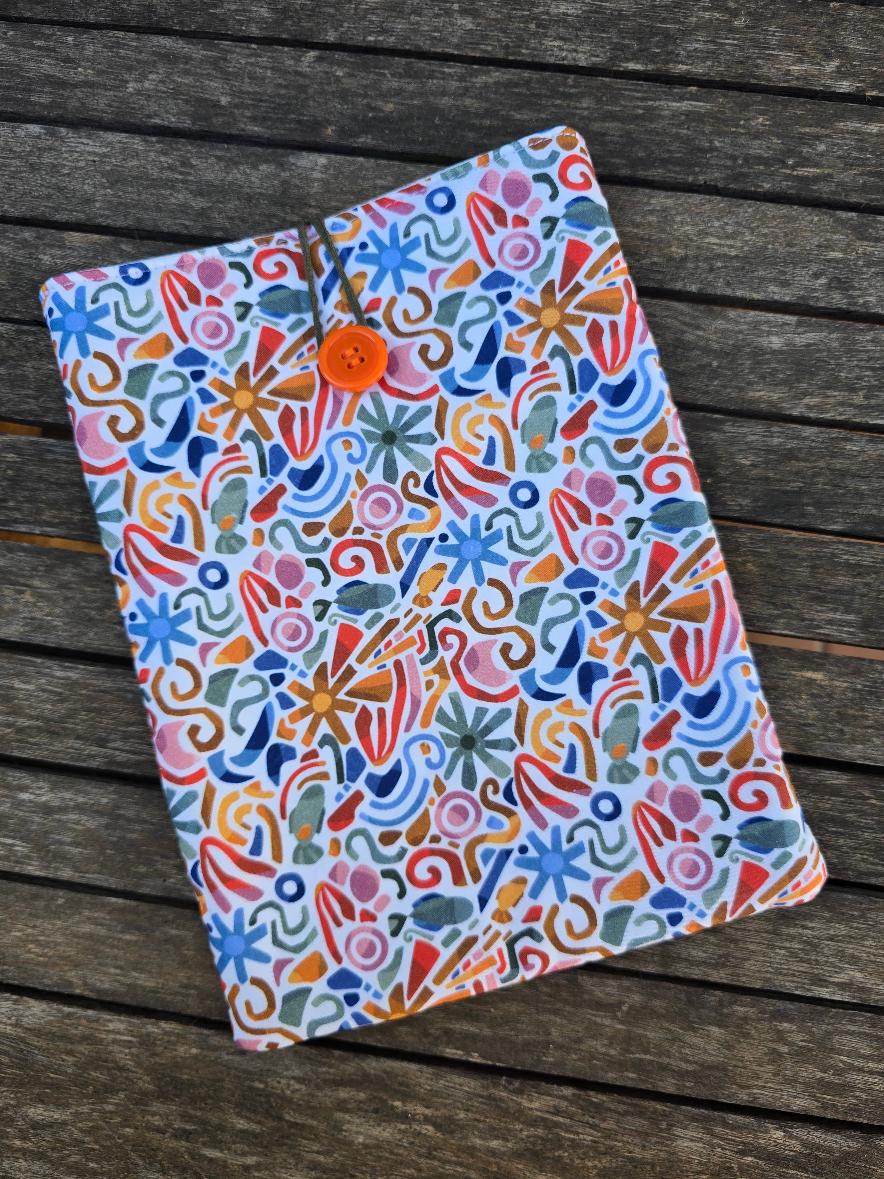 laubelgo - Wholesale Book Cover - Padded book cover with colorful shapes, white background1