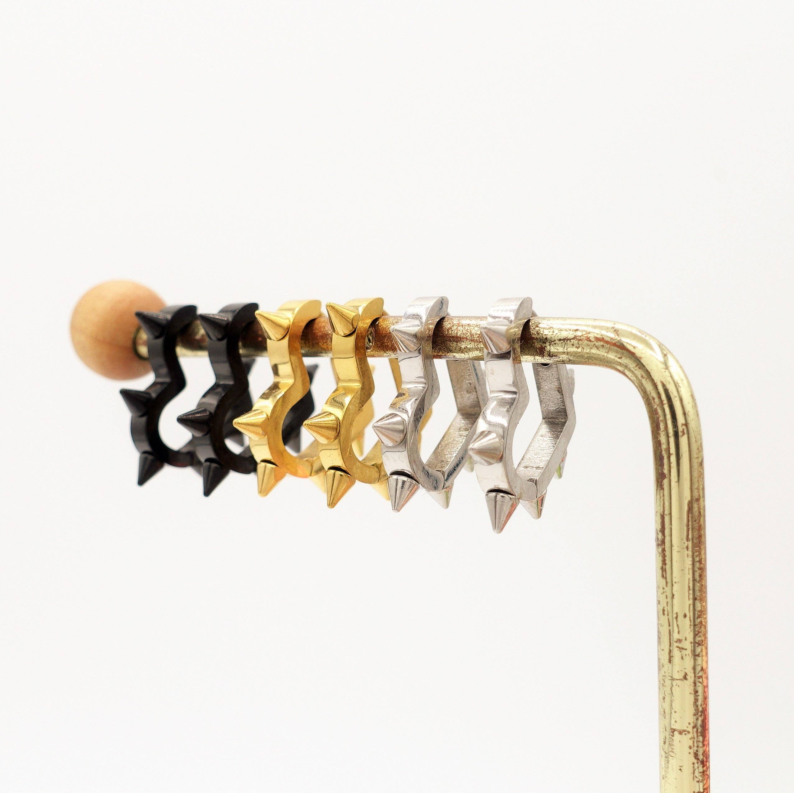 Daemon srls – wholesale Solitärörhängen – SUSY - rostfritt stål - hjärtformade hoop-örhängen med spetsar8