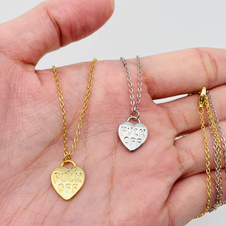 Mio Queena - Venta al por mayor Collares con colgantes/abalorios - Collar con colgante en forma de corazón chapado en oro «FUCK OFF»