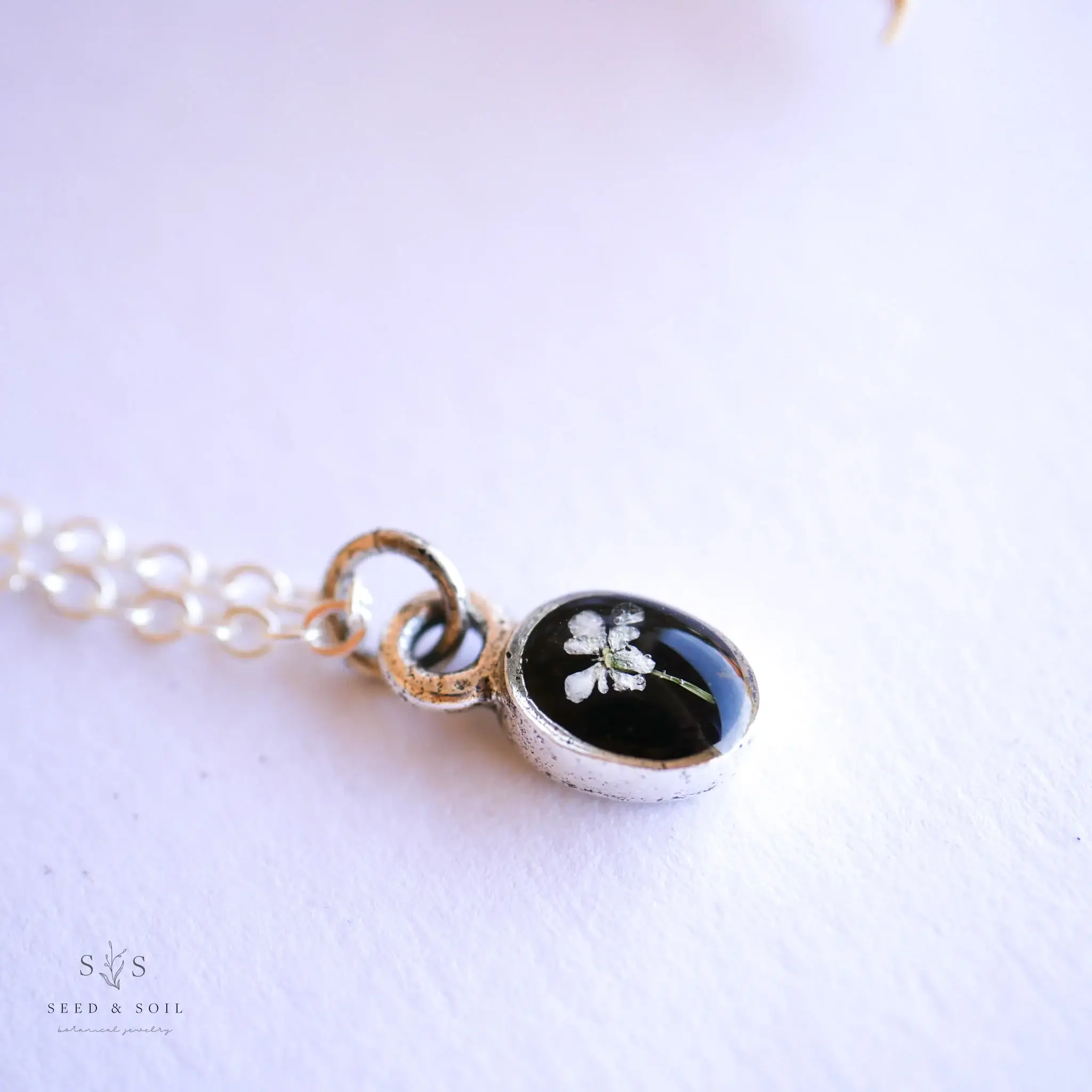 Seed & Soil Botanical Jewelry - Vente Colliers à pendentif - Petit collier ovale7