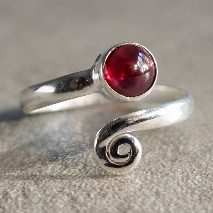 Mistry Gems - Wholesale Single Stone/Solitaire Ring - Unisex Adjustable Garnet Ring | 925 Sterling Silver, R61G4