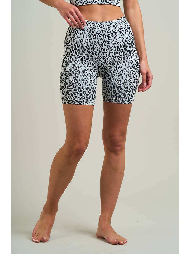 ANWND - Wholesale Athletic Shorts - Women's - 5943 - LEOPARD PRINTED BIKER SHORTS 3
