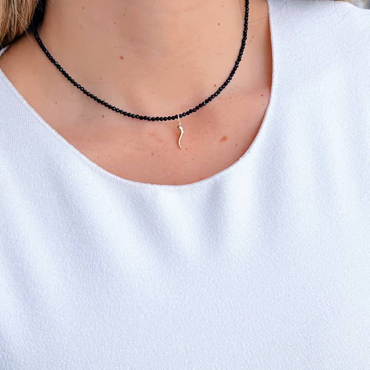 Buona Fortuna e Protezione - Collana con Spinello Nero e Cornicello in Oro Massiccio 14K per la vendita all'ingrosso da parte di Georgina Nicol
