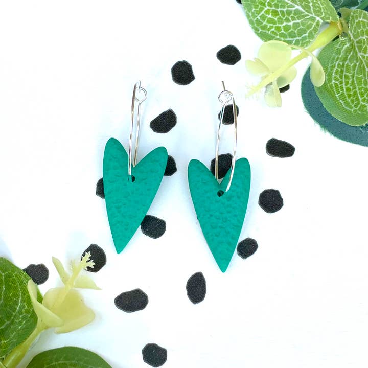 Boucles d'oreilles créoles cœur vert - Argile polymère pour la vente par Kay Jay Clay