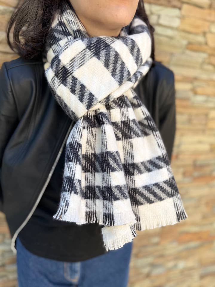 Echarpe unisexes ultra douce effet cachemire mode hiver 2025 pour la vente par Maison Unik Accessoires