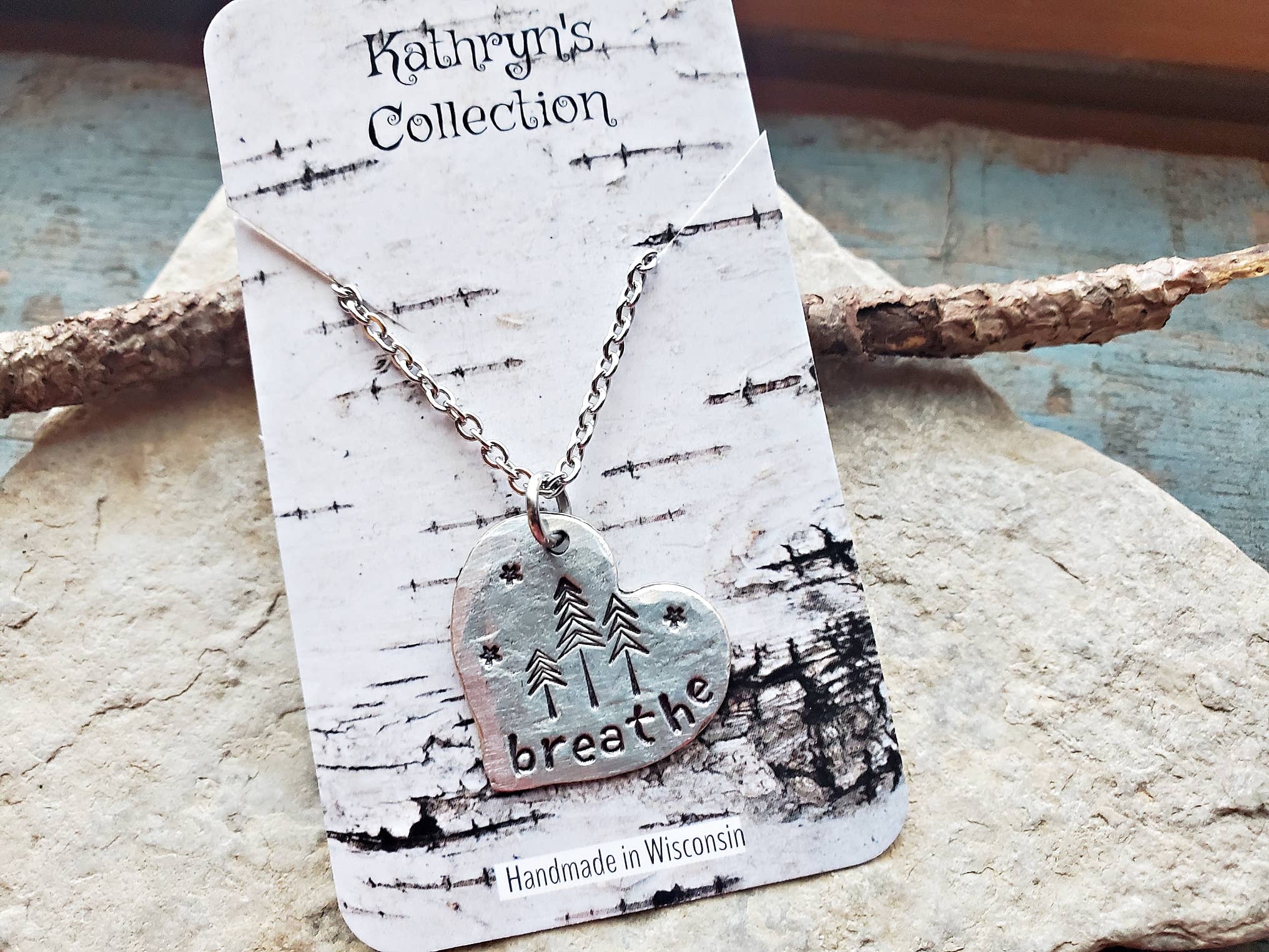 Kathryn's Collection - Vente Colliers à pendentif - Collier Cœur en Pin "respire", Fait Main3