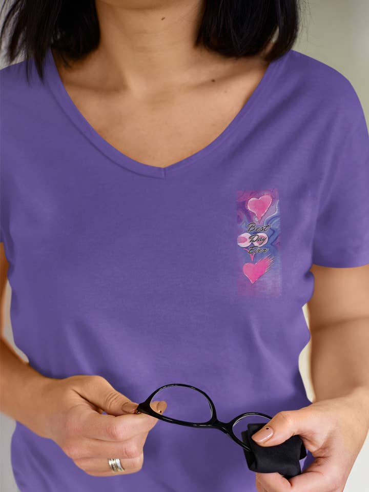 Gescheurde Lappen Hartendroom "Beste Dag Ooit" Dames V-hals T-shirt voor wholesale door Ripped Rags