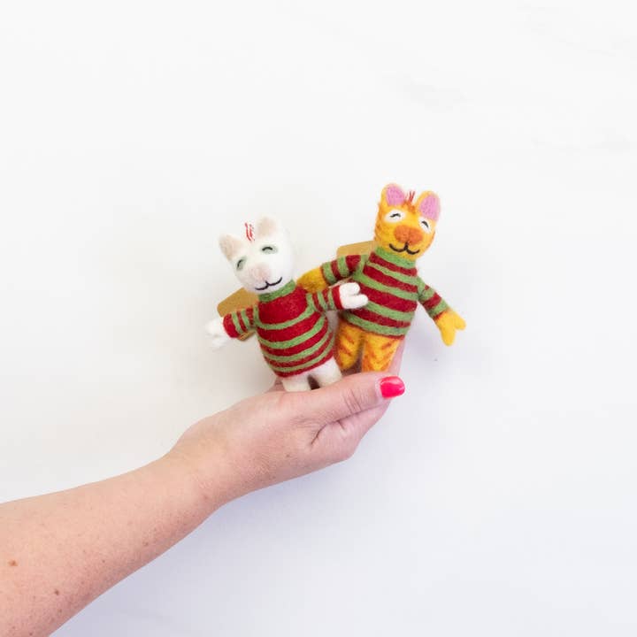 The Winding Road – Ornamento por atacado – Ornamento - Gatos com Camisola de Natal1