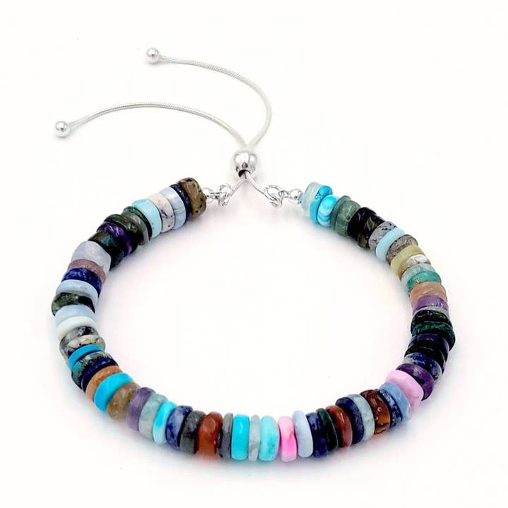 Regenbogen-Edelstein-Heishi-Perlenarmband für den Großhandel von Beach'd