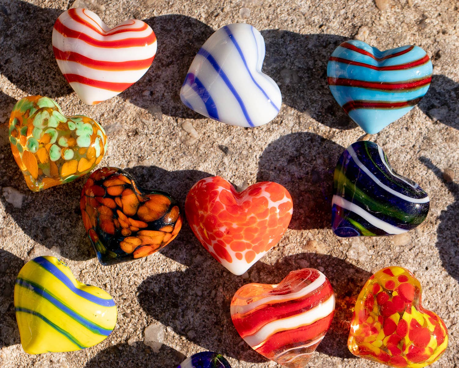 SHOPGIVECOURAGE - Vendita all'ingrosso Decorazioni da tavolo - Cuori tascabili in vetro - Prezzo all'ingrosso - 100 cuori - 3 combinazioni di colori2