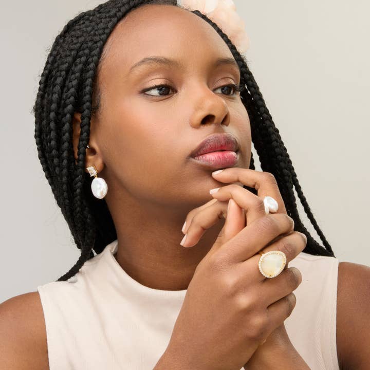 Luxenter - Wholesale Dangle Earrings - Pendientes de Plata de Ley 925 y Perla Blanca acabados en oro amarillo de 18k - Dyafa1