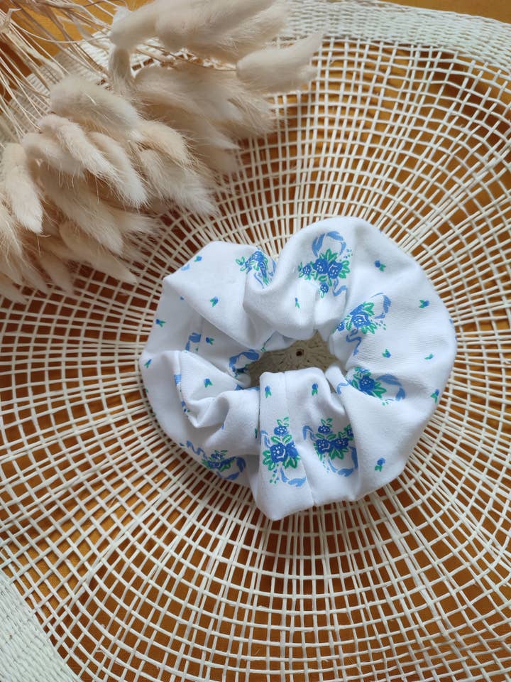 Scrunchie for wholesale by Mescreavintages