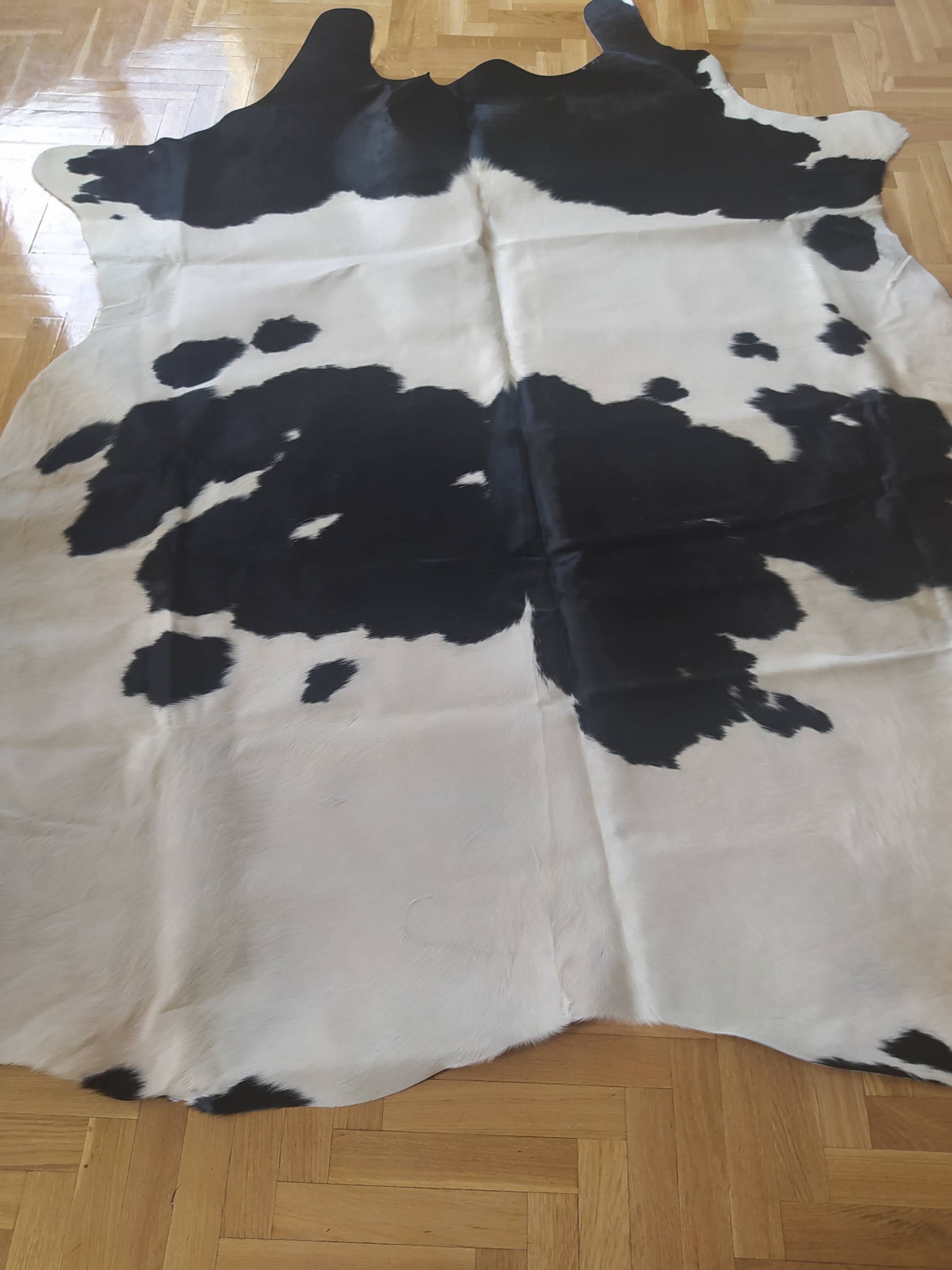 GRINFURS SL - Venta al por mayor Alfombra pequeña - Alfombra de cuero vacuno blanco y negro11