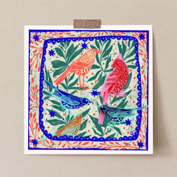 Impression carrée de cinq oiseaux et feuilles 20x20 cm. pour la vente par Carole Hillman