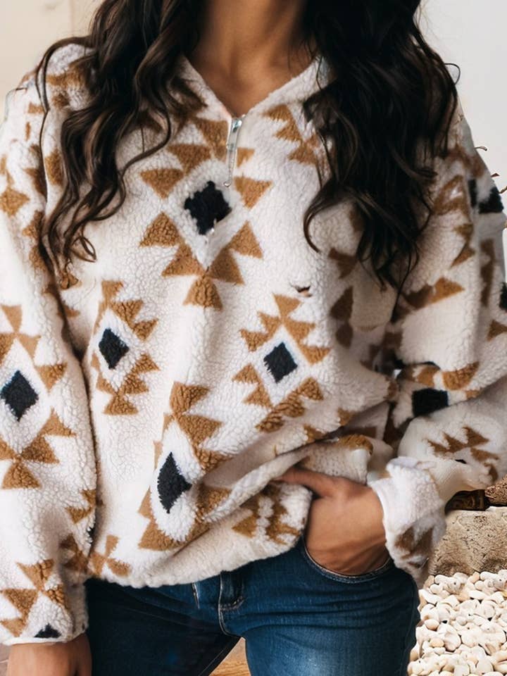 Sweat-shirt à col zippé quart en sherpa à imprimé aztèque LDC pour la vente par Little Daisy Closet