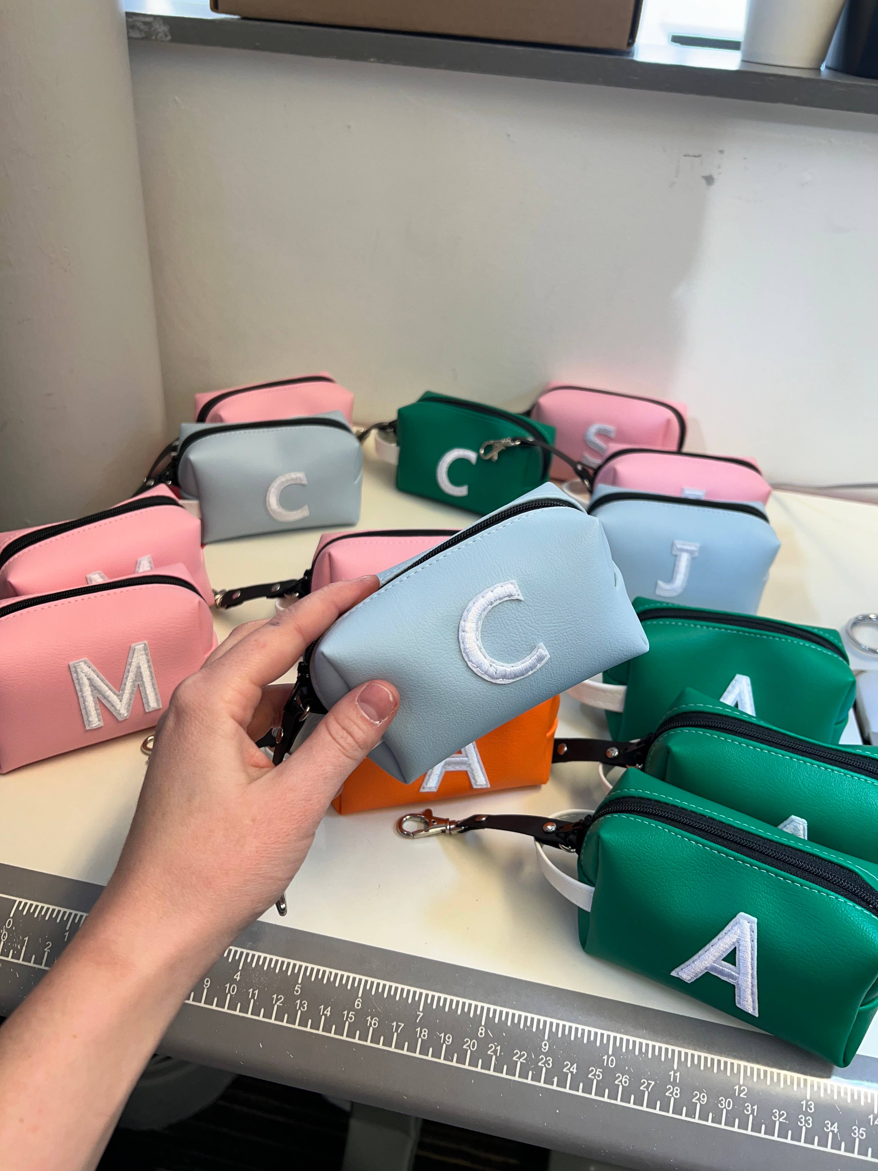 Anne Cate – Großhandel Schlüsselanhänger – Damen – Individuell gestalteter Mini-Taschen-Schlüsselanhänger - Personalisierter, Gebrandeter, Werbeartikel5