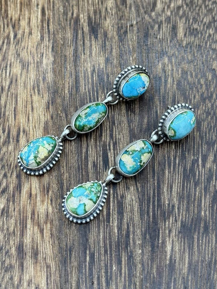 Navajo handgefertigte Ohrringe aus Sterlingsilber mit Sonoran Gold Türkis und Hänger. für den Großhandel von Native City Jewelry