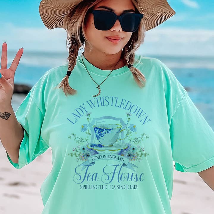 Lady Whistledown Tea House - Camisa CC inspirada en Bridgerton para venta al por mayor de House Of Rodan