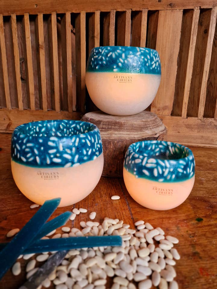 Kerze Photophore Globe Türkis und Perlbohne für den Großhandel von Les Artisans Ciriers Bruxellois