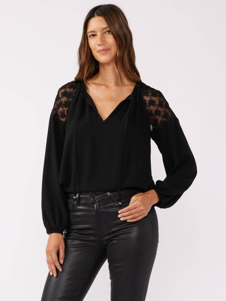 Blouse en maille brodée à manches longues et col noué pour la vente par Lovestitch