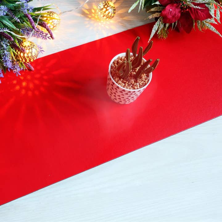 Chemin de table en cuir de luxe Elementary rouge 70 cm pour la vente par The Dapper House