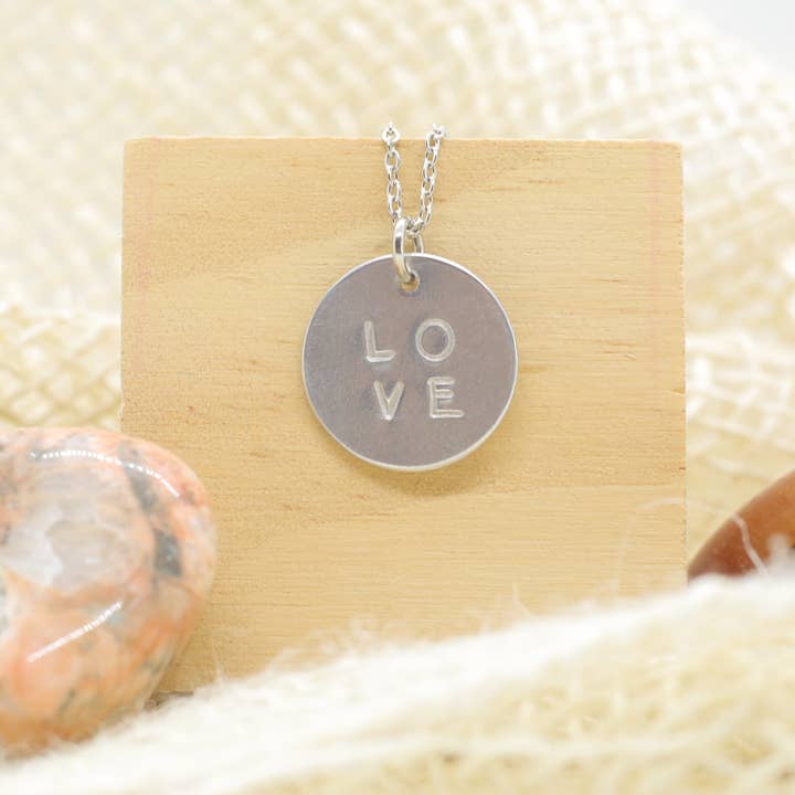 Collier L.O.V.E pour la vente par LL Always