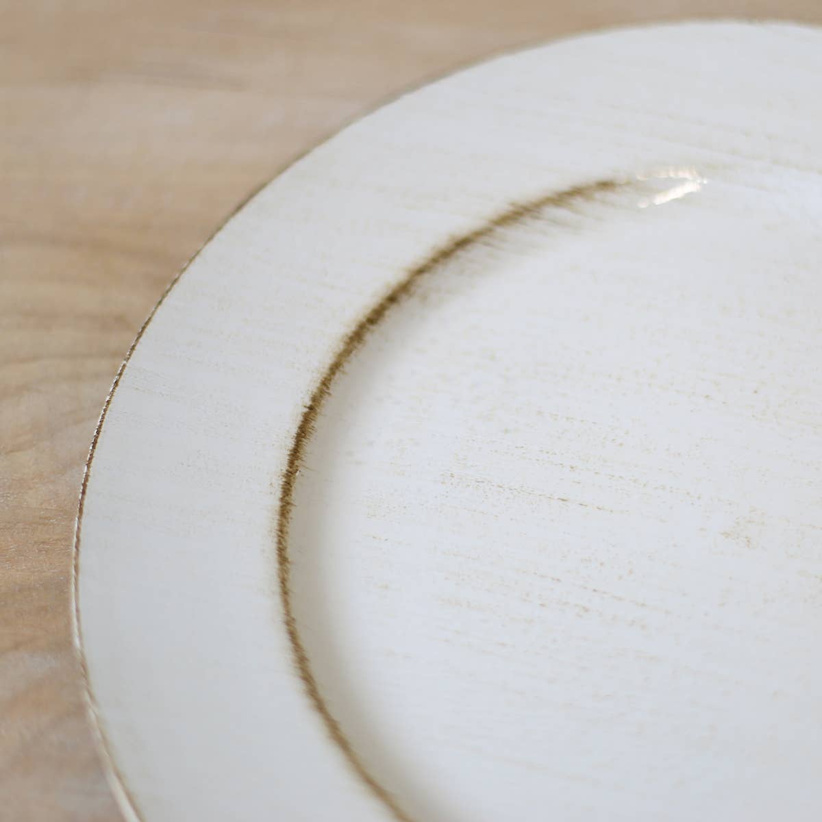 Wit Woodland Charger White Wash 13" voor groothandel op Faire2