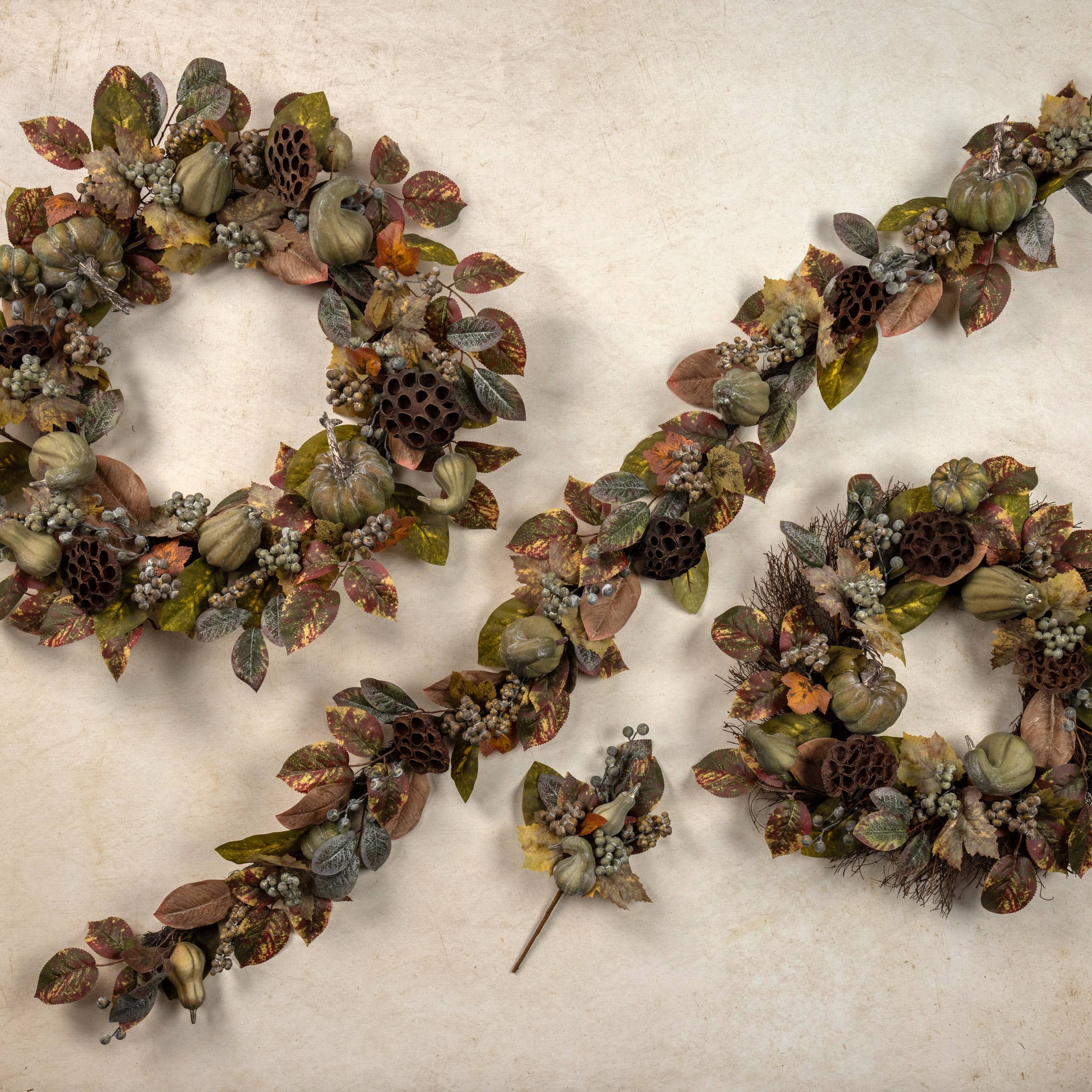 Ragon House - Wholesale Wreath - 32" GREEN BERRY, GOURD & LOTUS POD WREATH1