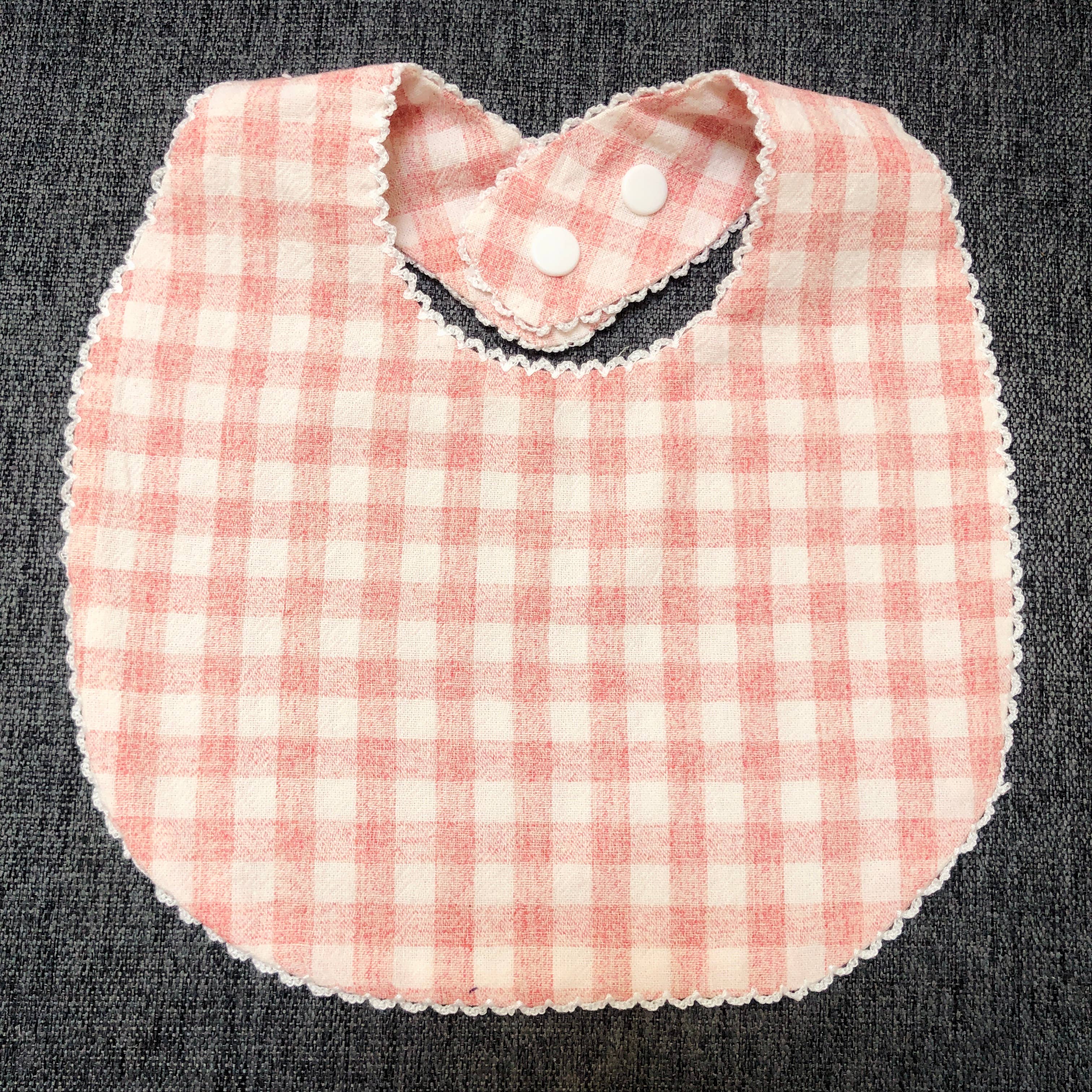 Belle Linen - Wholesale Bib - Baby - Linen Checkered Scalloped Lace Baby Newborn Bibs1