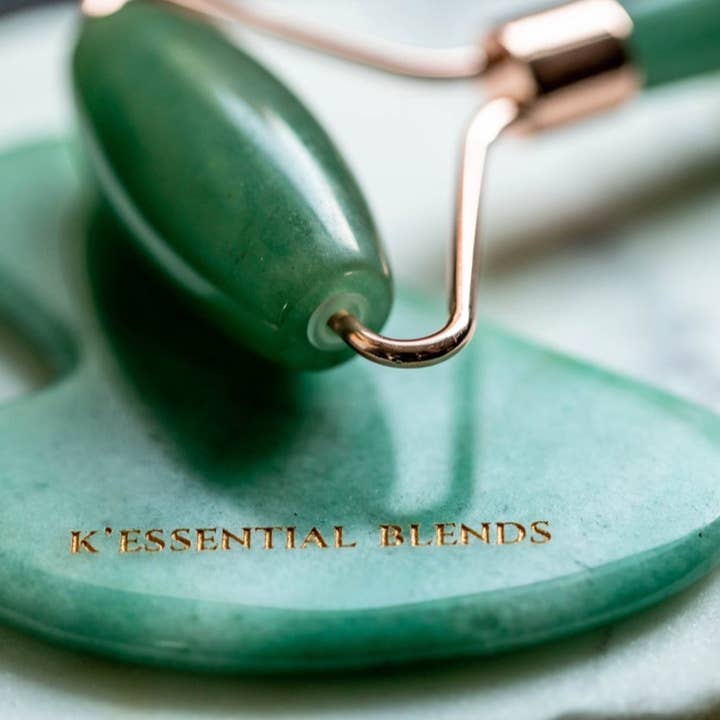Jade Roller and Gua Sha Set för wholesale av K’Essential Blends