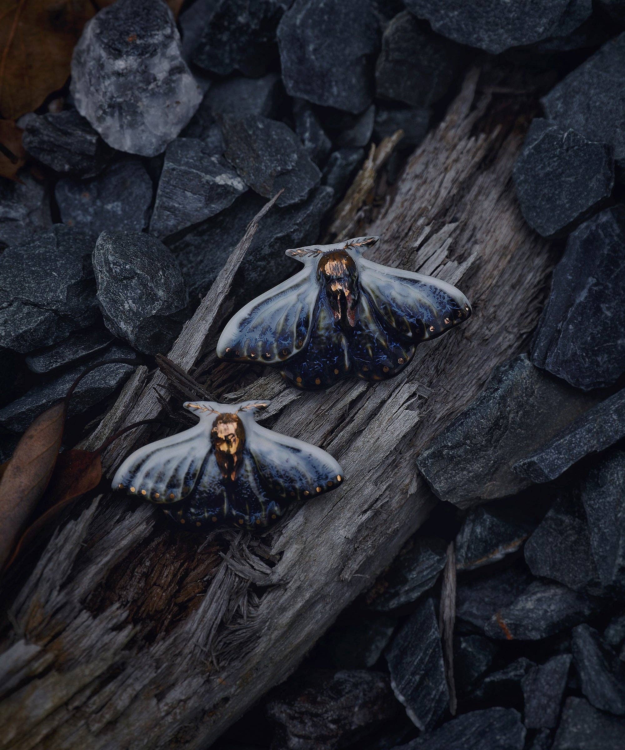 Vermilion Collection – wholesale Pendant/charm necklace – YIHE Ceramic Accessories "Blue Tiger Moth"3