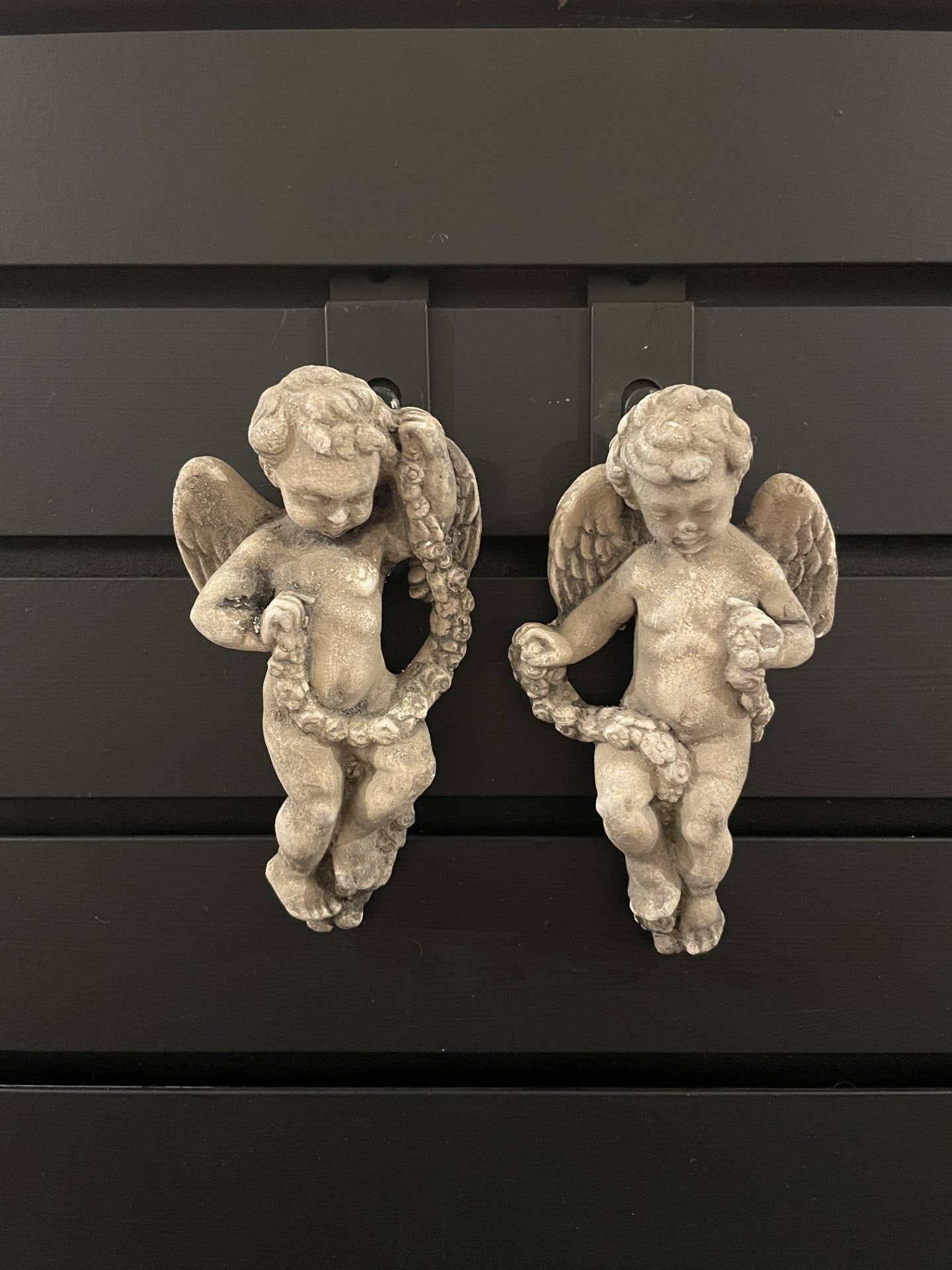Masterpiece Studio - Wholesale Plaque - Cherub with Garland Wall Plaque - Pair (PL33)3