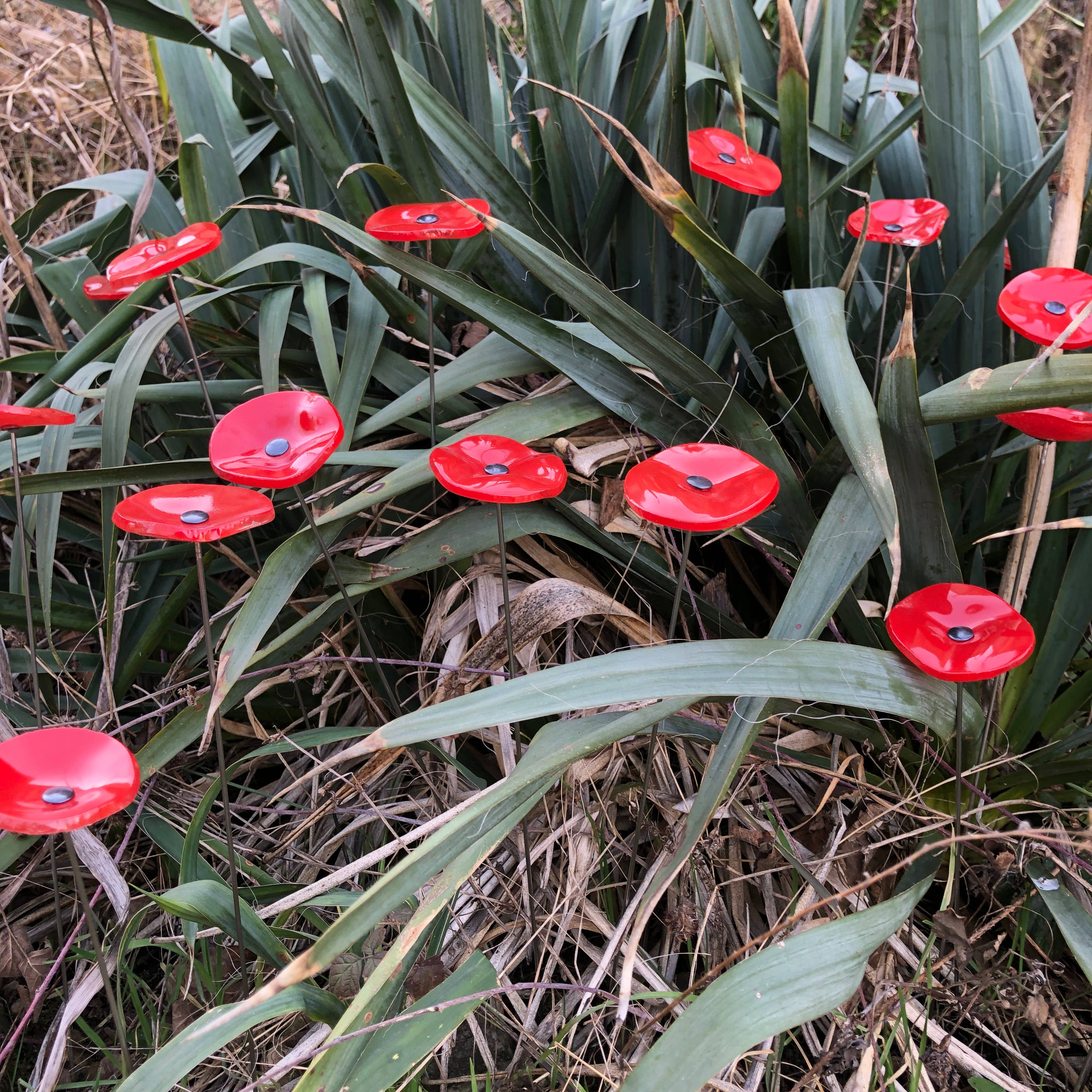 CARNEOL GLASS - Wholesale Garden/Lawn Stake - Small Glass Flower For Outside In Red15
