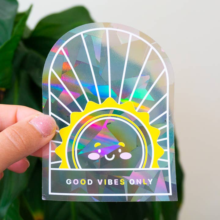 Autocollant attrape-soleil Good Vibes, autocollant arc-en-ciel, autocollant pour fenêtre pour la vente par Creative Goodie