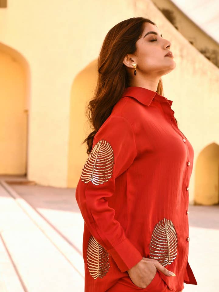 Diyu Pailletten Geborduurd Rood Co-Ord Set voor wholesale door House of Amaya