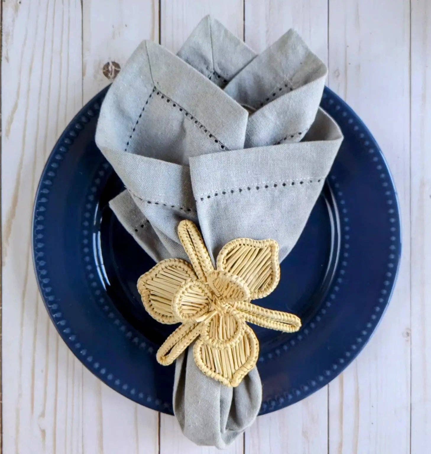 Macondo Forever - Vente Rond de serviette - Rond de serviette en iraca tissé à la main Orchidée