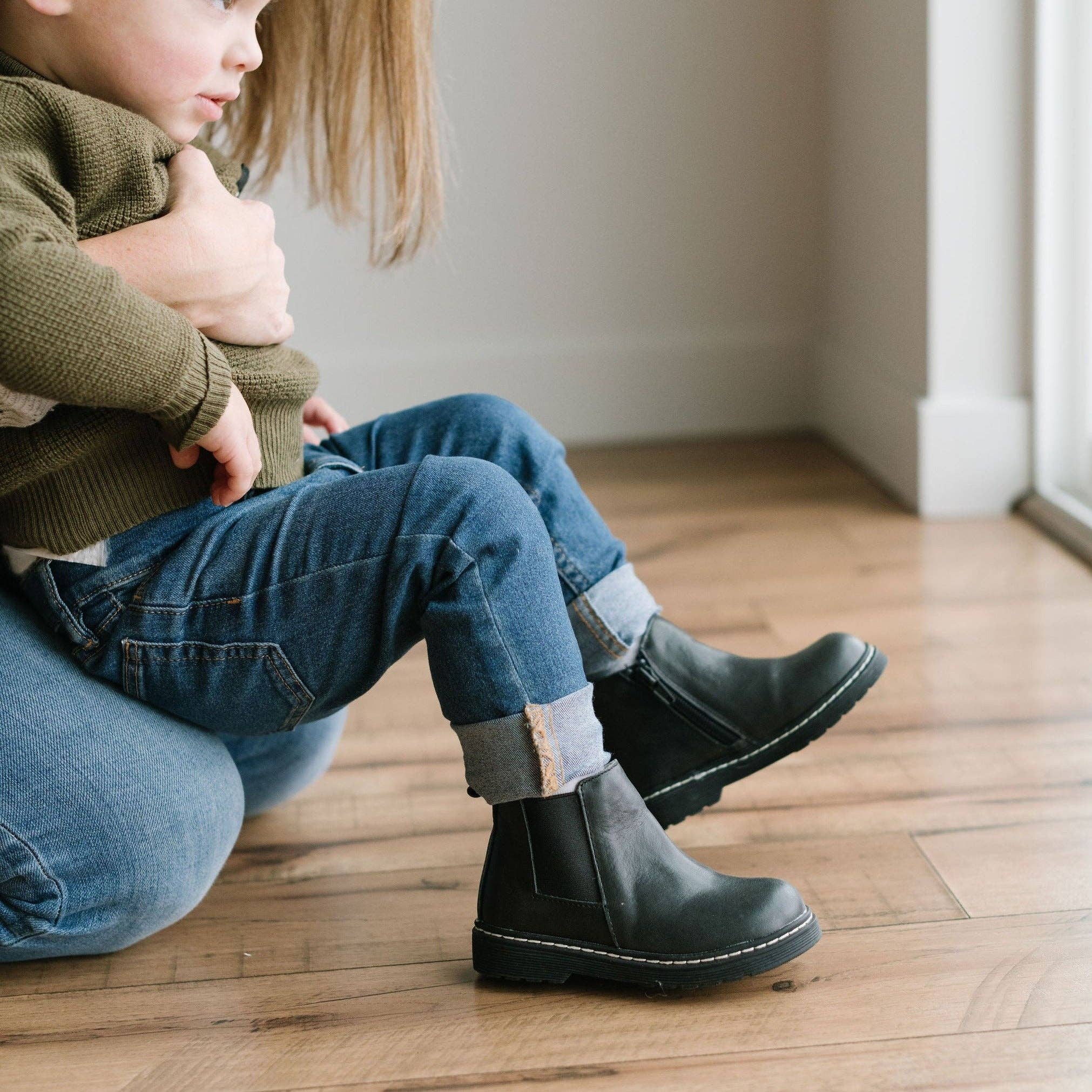 Piper Finn - Wholesale Boots - Kids - Black - Chelsea Boot - Hard Sole3