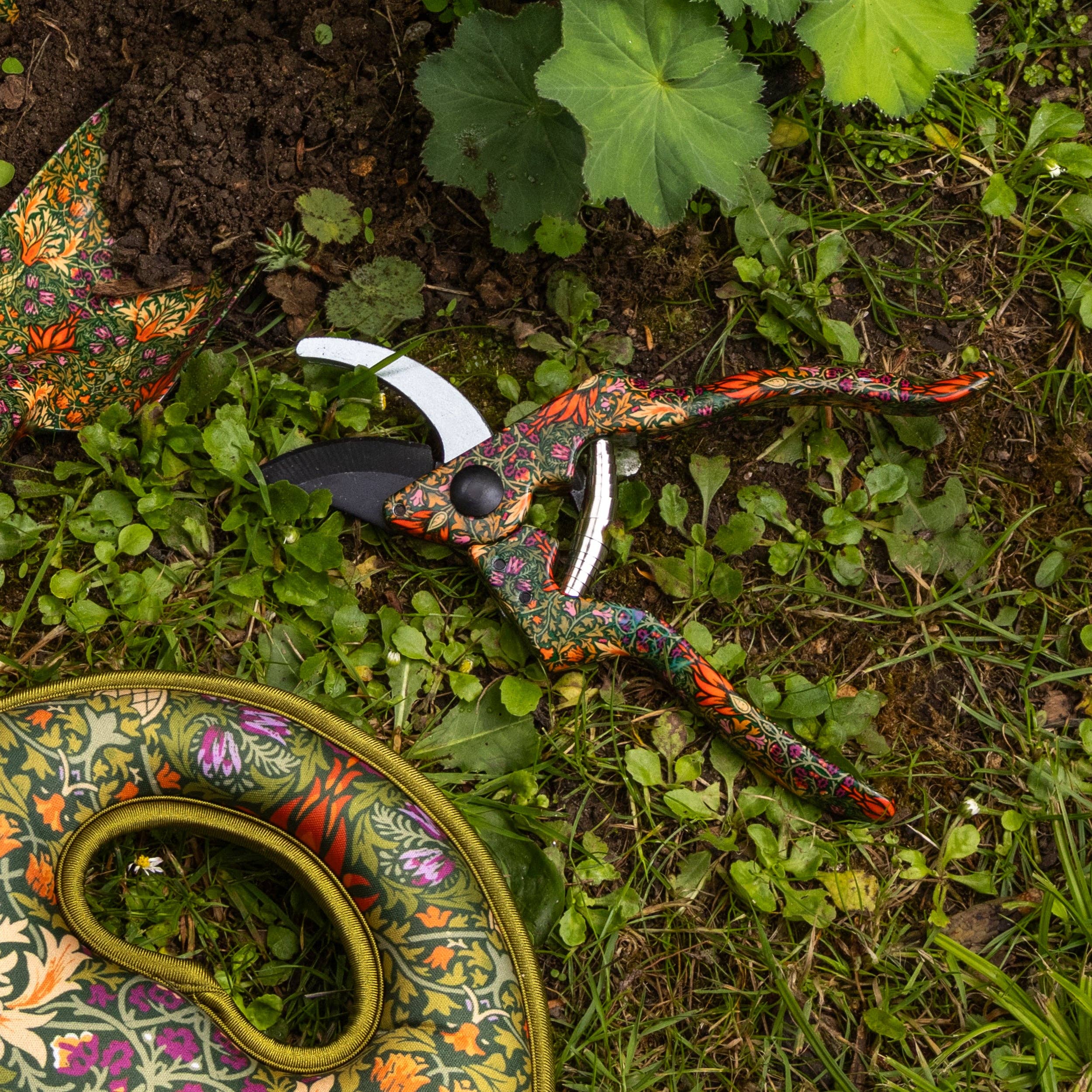 Robert Frederick Ltd - Wholesale Garden Tool - Orange Grove Secateurs - William Morris Snakeshead Design2