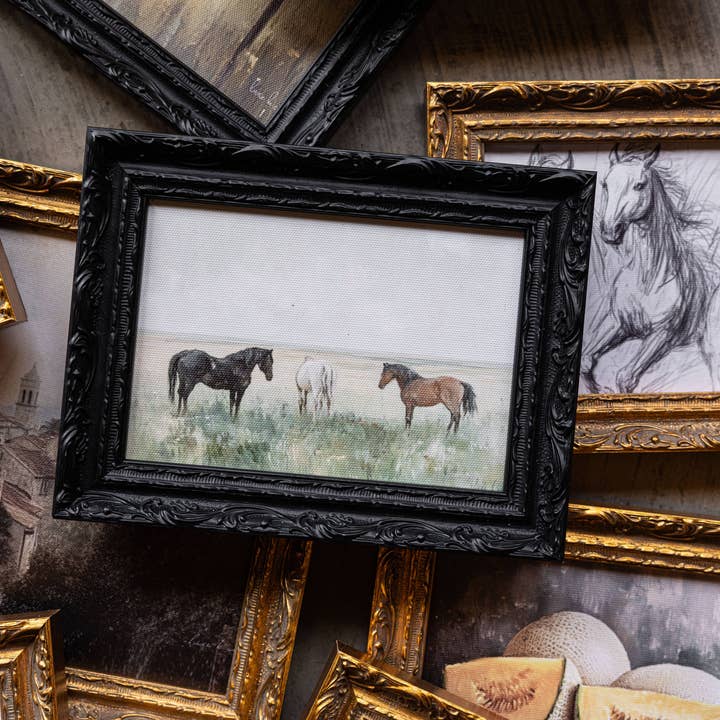 Pâturage de chevaux | Art encadré en moule noir français pour la vente par Luxe B Co Canada