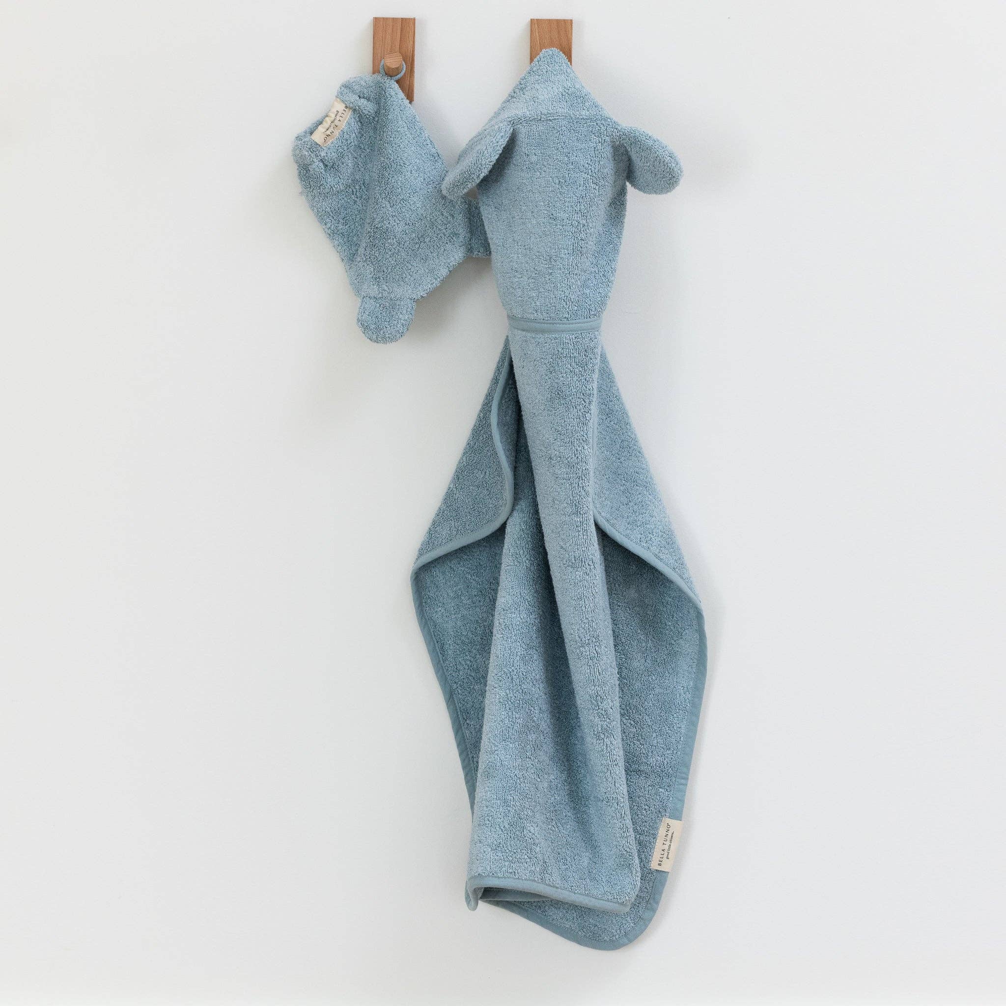 Blue Hooded Towel + Wash Mitt Set Fog for wholesale on Faire4