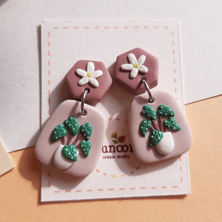 Begonia Maculata Oorbellen • Schattige Planten Sieraden voor wholesale door NoomCottageClay