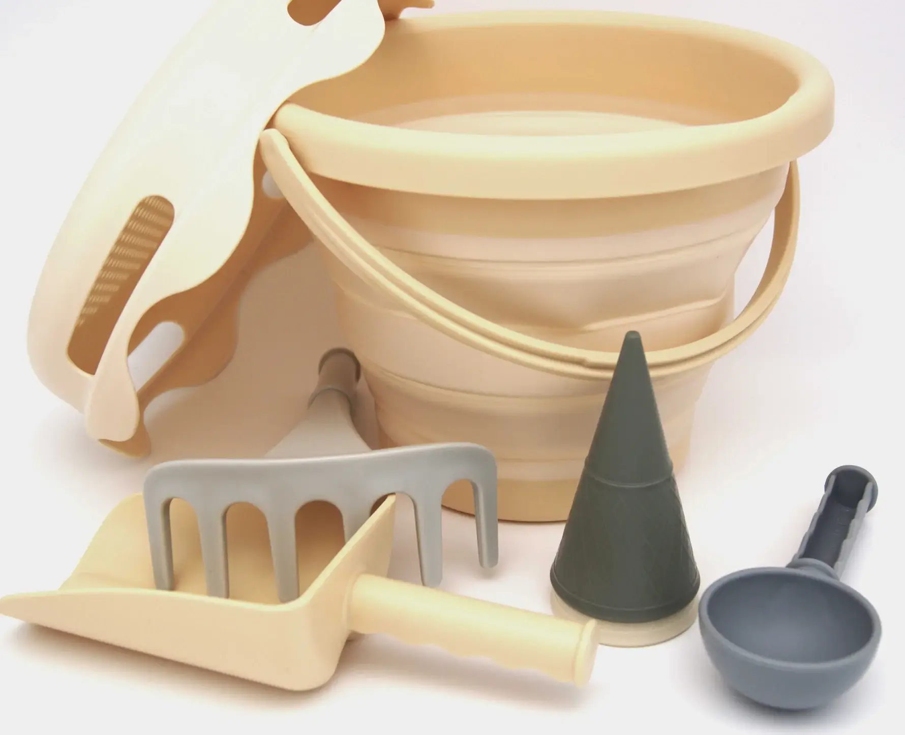 HQ Kites & Designs - Wholesale Beach/Pool Toy - Kids & Baby - 7in1 Sand Toy - 7 Piece Set - Compact &0