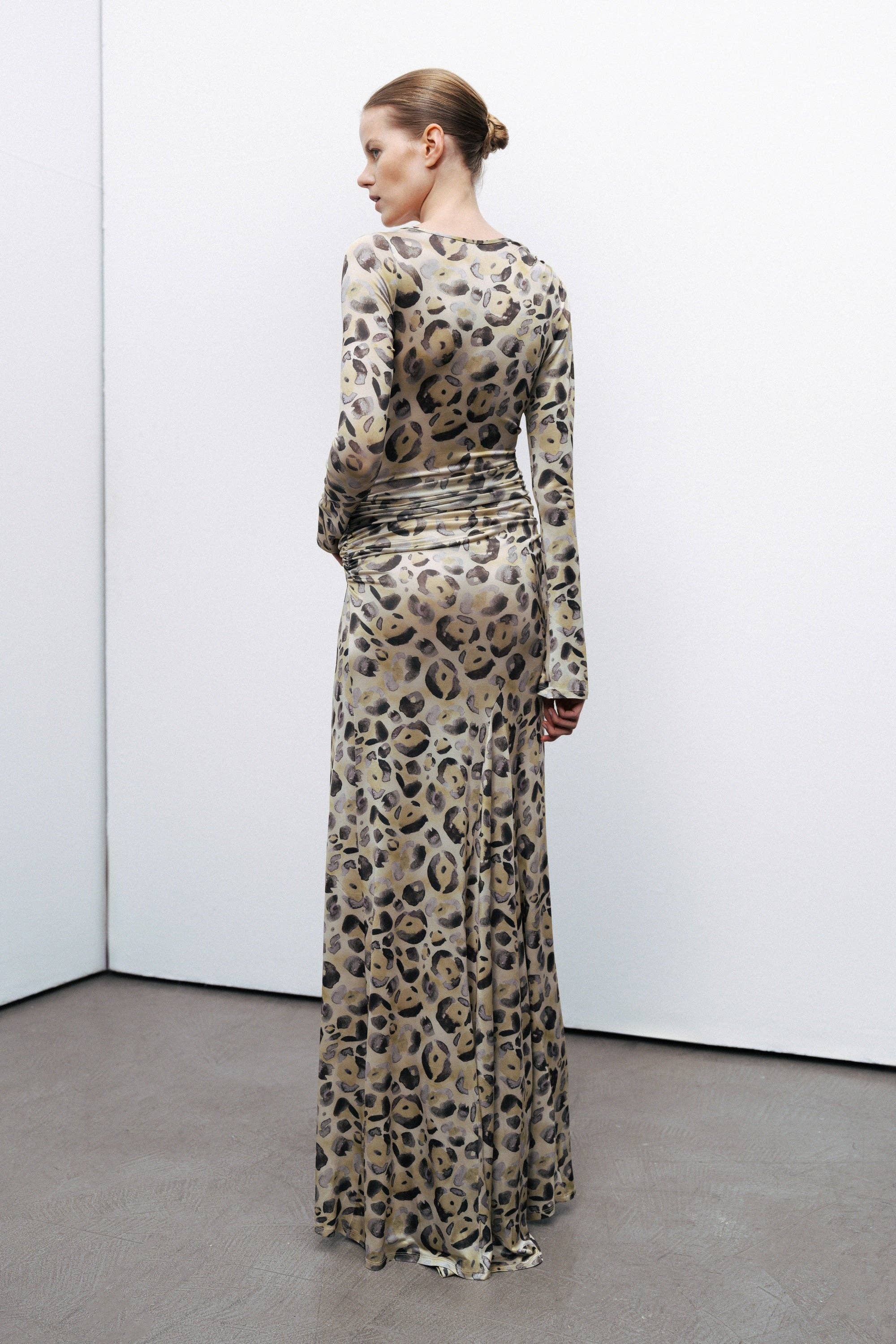 Variante Vestido maxi com detalhe torcido para venda a revendedores na Faire5