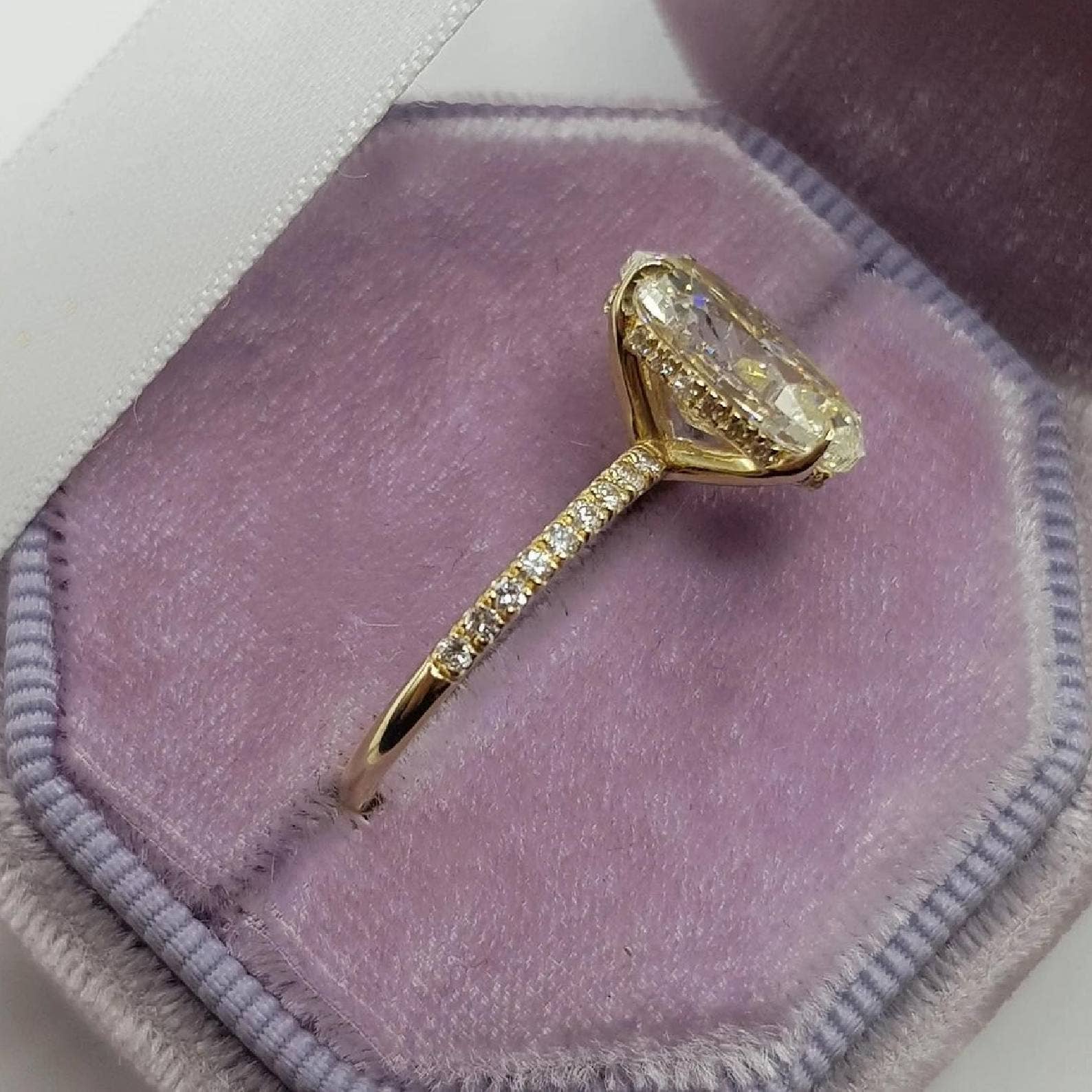 GEMPARA - Vente Bagues de fiançailles - Bague Halo Caché en Moissanite Ovale de 3,00 Carats1