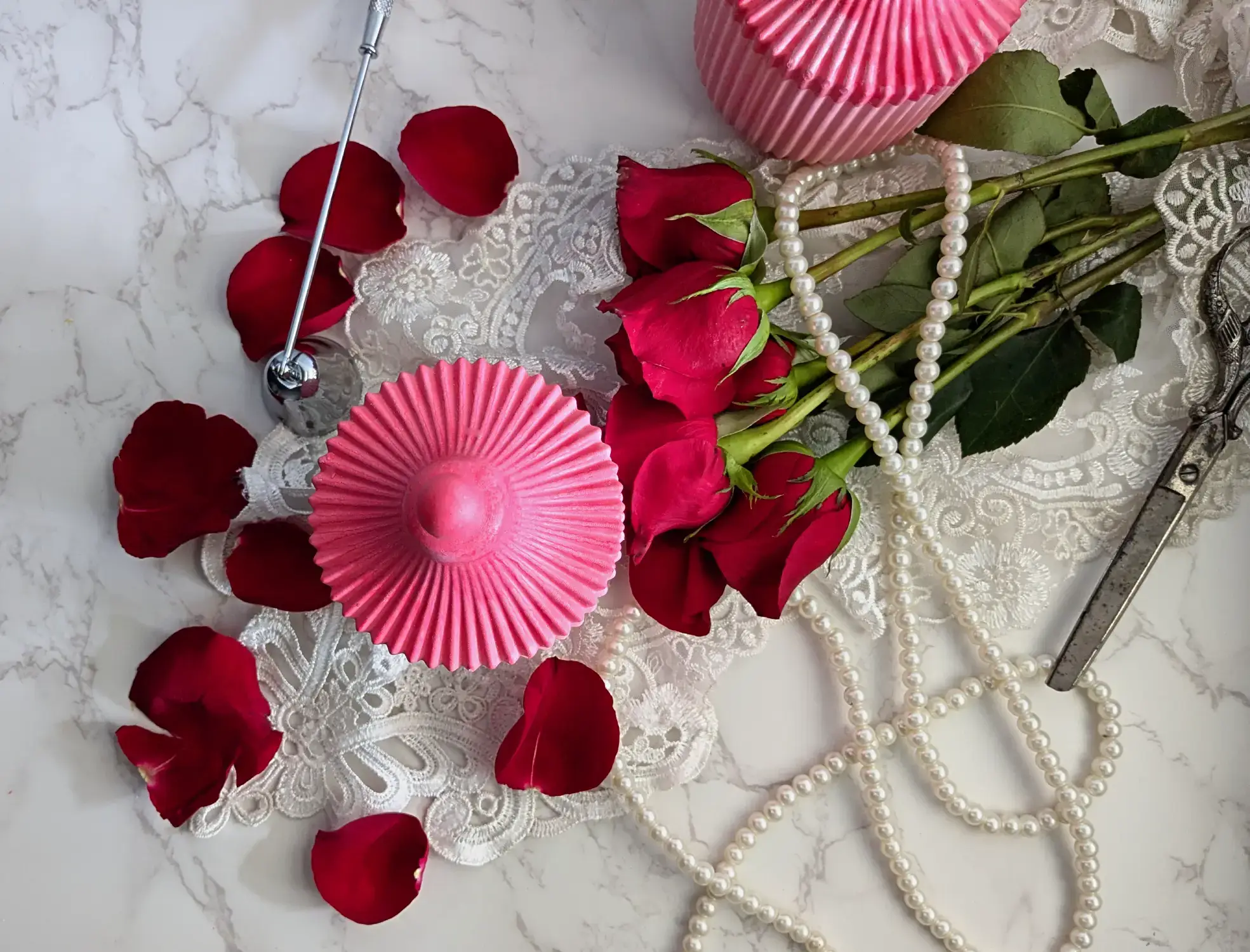 REMOVED BRAND – Engroshandel Glaslys – Southern Belle – Duftlys med rosenblade2