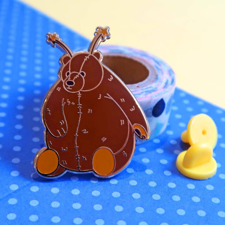 Djungelskog Emaljpin för wholesale av Pollygone Illustration