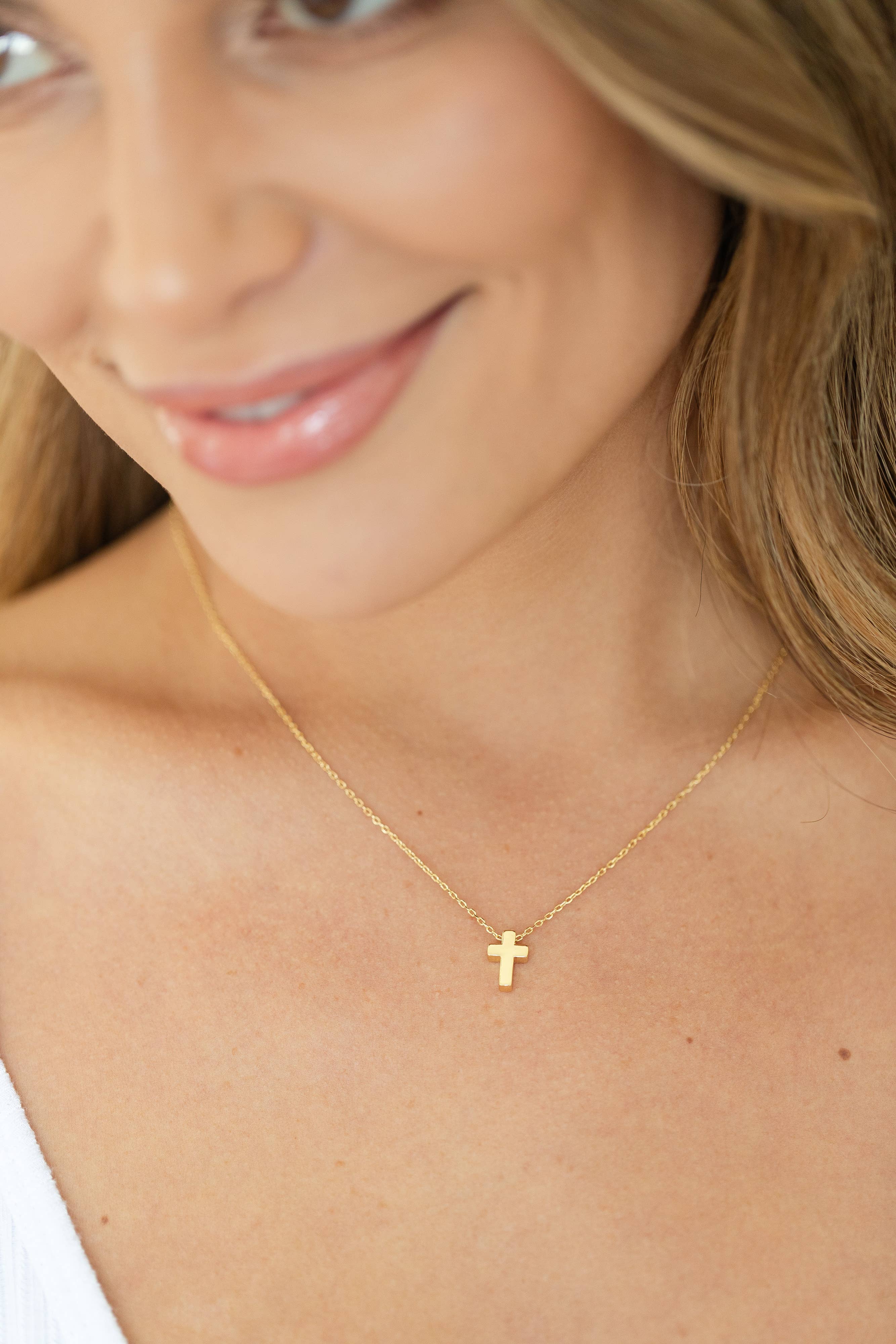 Splendid Iris - Wholesale Pendant/Charm Necklace - Small Simple Cross Necklace3