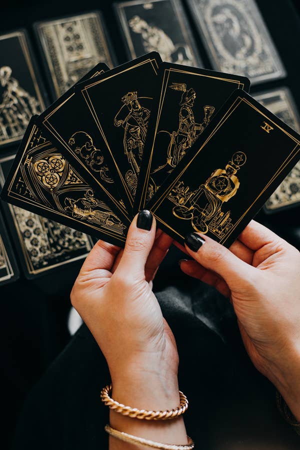 LA MUCI DESIGN - Venta al por mayor Cartas del tarot - Baraja de tarot Âme – cartas de tarot lujosas en negro y dorado5