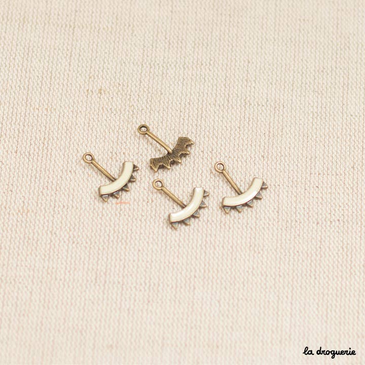 LA DROGUERIE – Großhandel Perlen – Kleines emailliertes Wappen 17 x 15 mm13